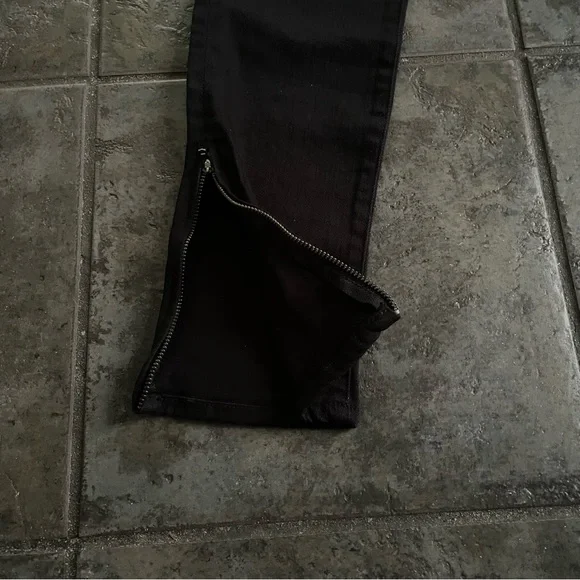 Uniqlo Women’s Black Jeans . Size 26 inch . New . Stylish - Picture 4 of 5